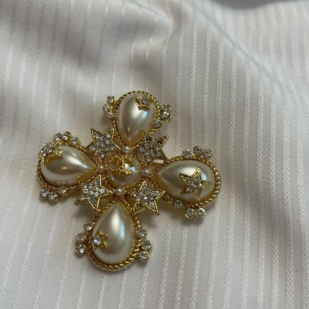 Chanel Pearl Crystal Statement Brooch